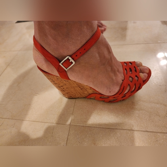 BCBGeneration Shoes - BCBG platform sandals in great condition